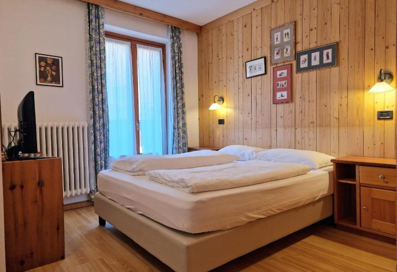 Family Suite with Balcony image 2