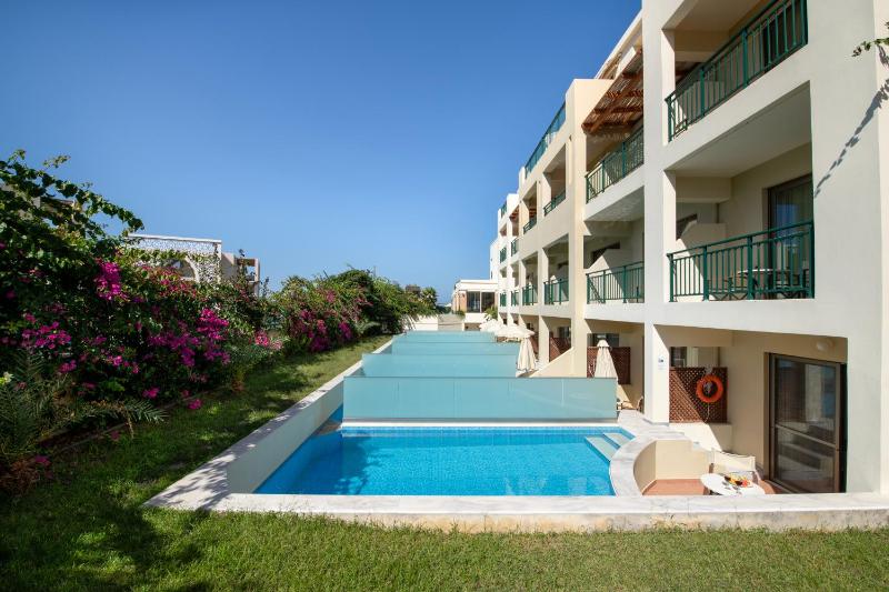 Superior Double Room with Private Pool image 4