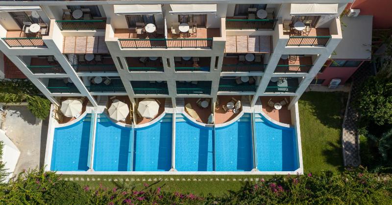Superior Double Room with Private Pool image 3