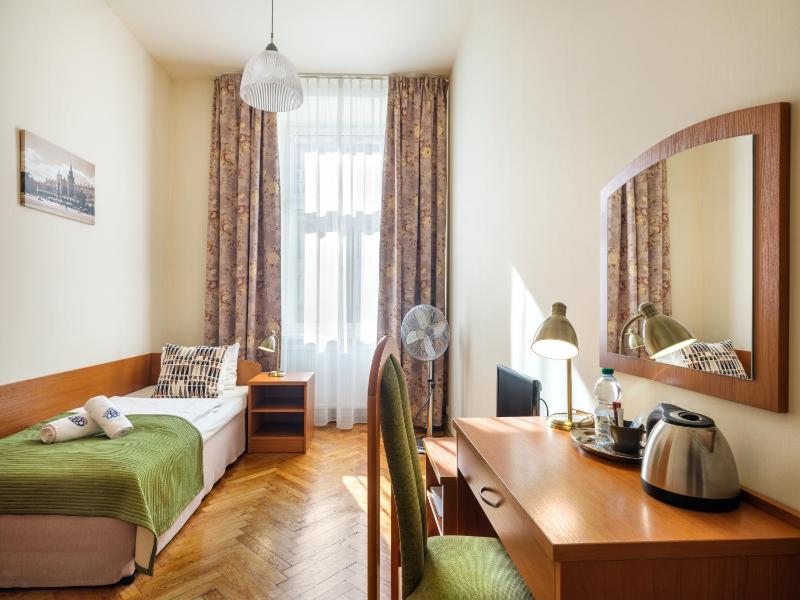 Single Room image 3