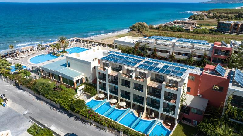Superior Double Room with Private Pool image 2