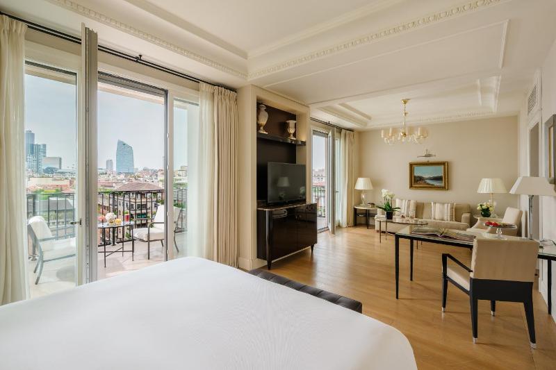 Suite with Terrace image 3