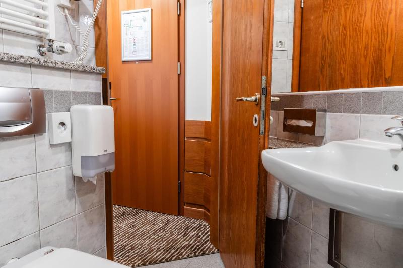 Standard Double or Twin Room image 4