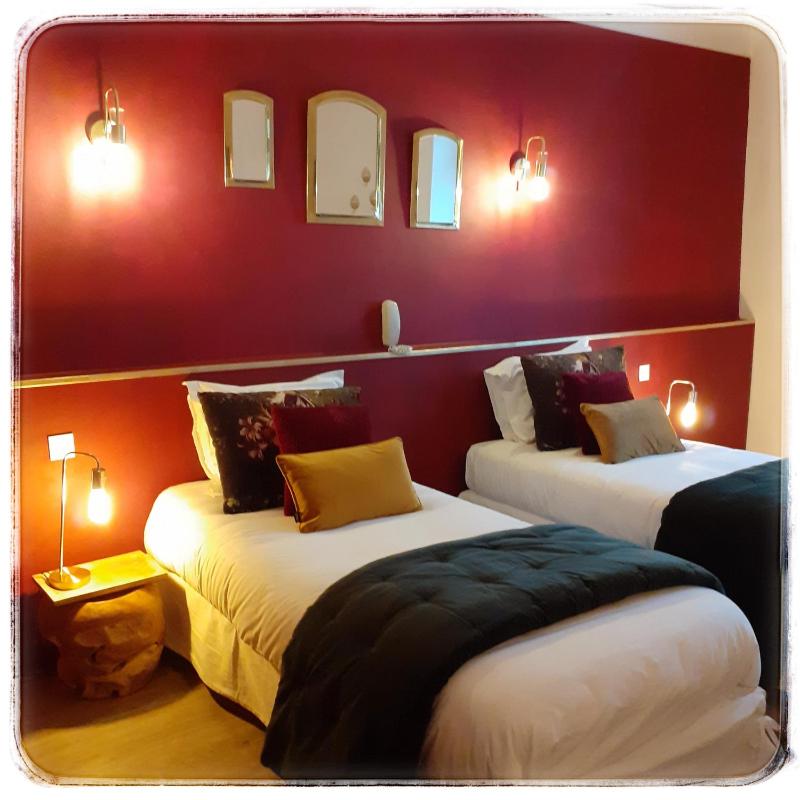 Twin Room image 3