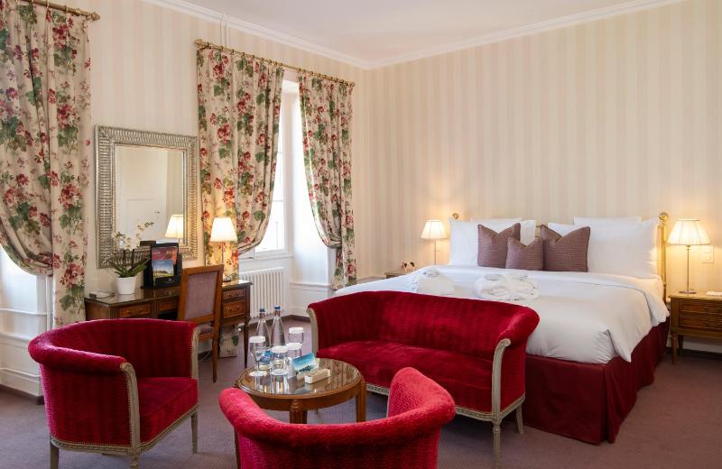 Deluxe Double Room with City View image 1