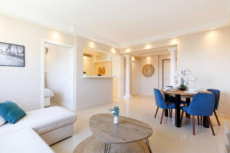 Top floor 2 beds 2baths - image 7