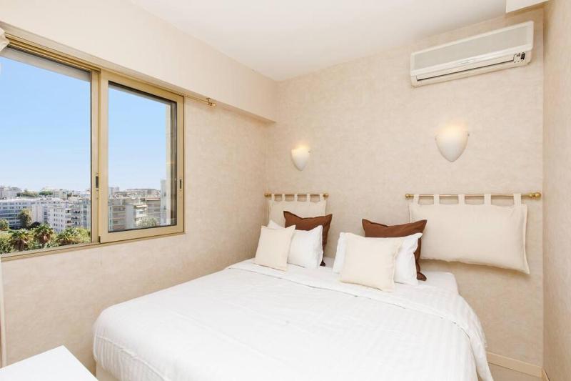 Top floor 2 beds 2baths - image 9