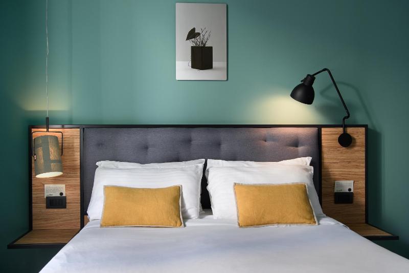 The Poet Hotel - image 15