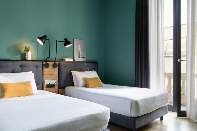 Superior Twin Room image 1