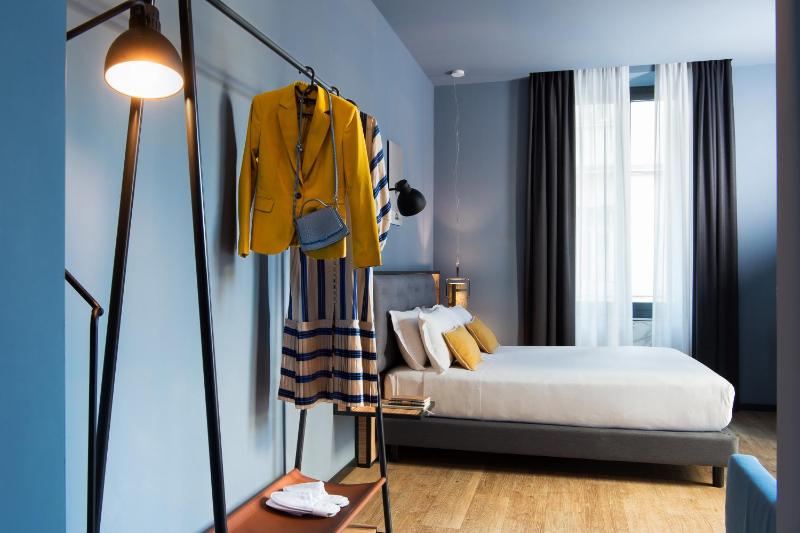 The Poet Hotel - image 16