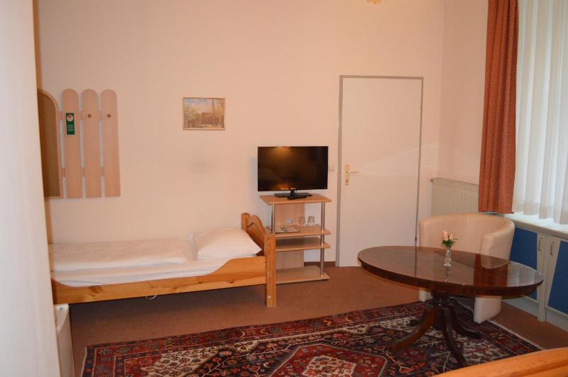 Hotel Pension Walzerstadt - image 11
