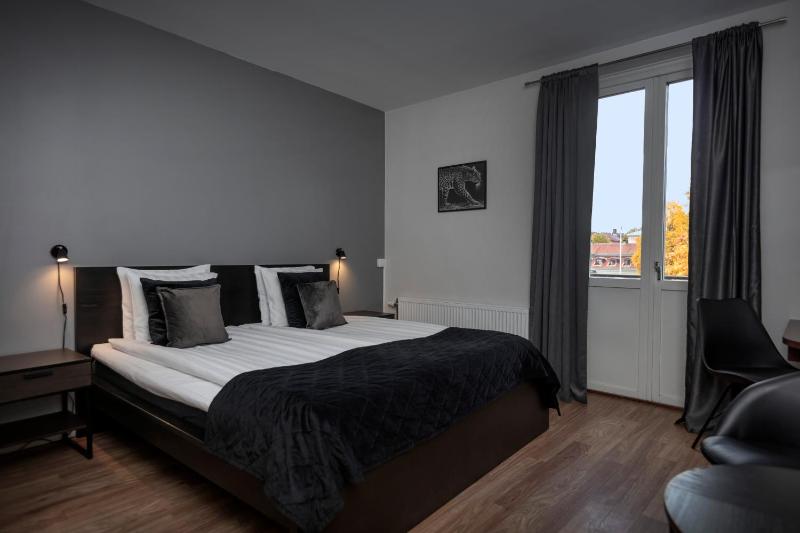 Double Room image 4