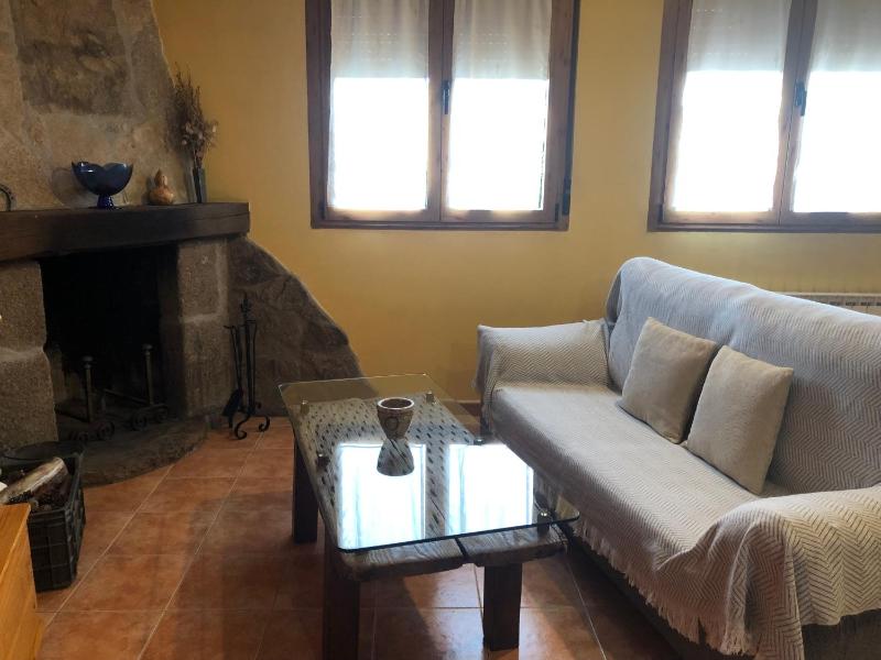 One-Bedroom Apartment image 3
