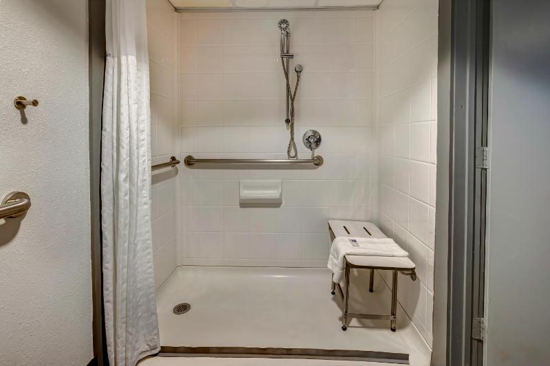 King Room - Disability Access - Non-Smoking image 3