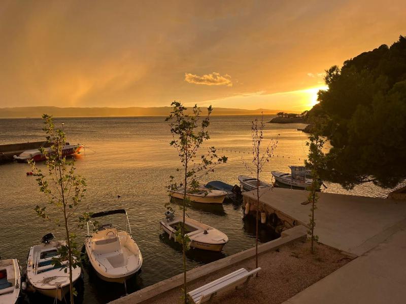 One-Bedroom Apartment with Balcony and Sea View image 4