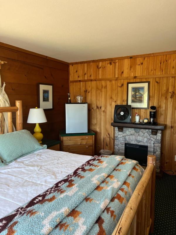 Standard Queen Room image 3