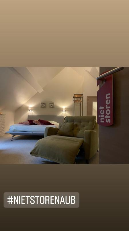 King Room with Spa Bath image 1