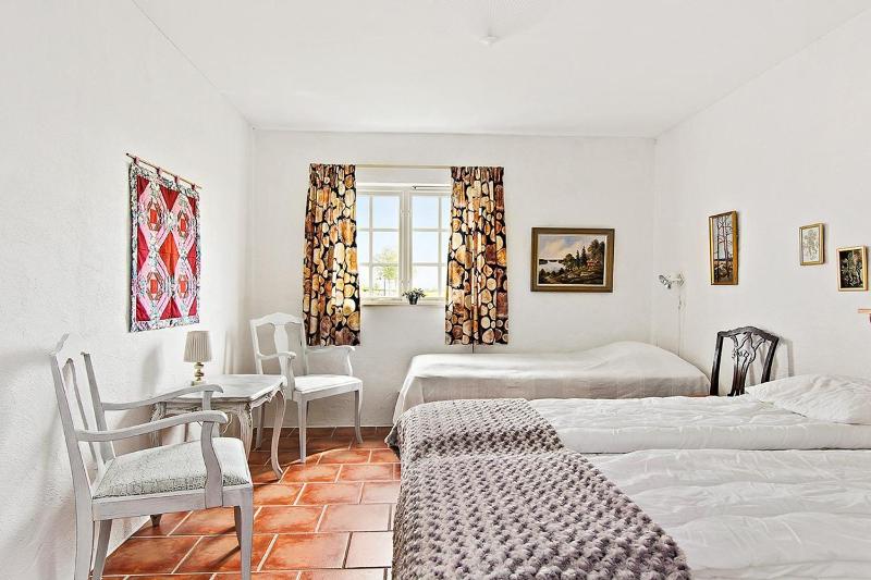 Triple Room with Private Bathroom image 1