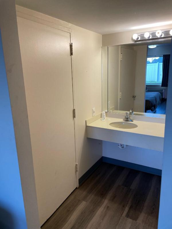 Double or Twin Room with Private Bathroom image 2
