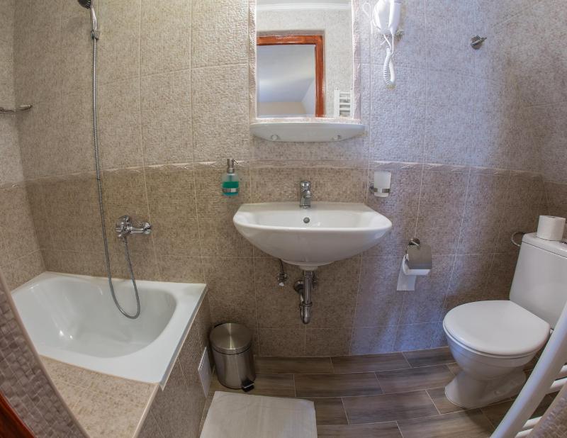 Quadruple Room image 2