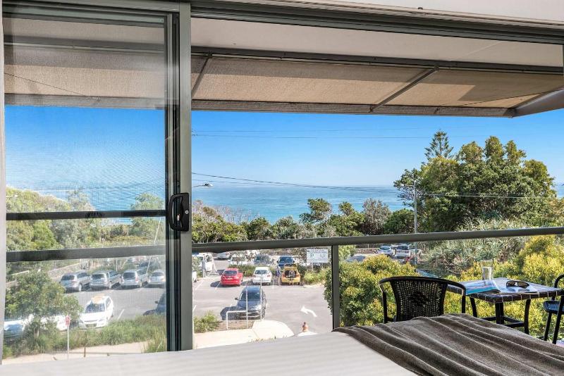 11 James Cook Apartments - w. pool & beach access - image 12
