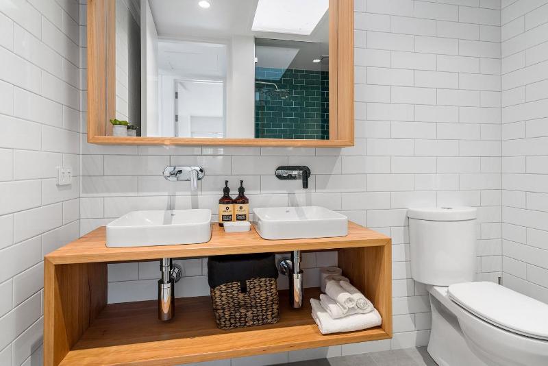 4 James Cook Apartments - renovated beachside pad - image 7