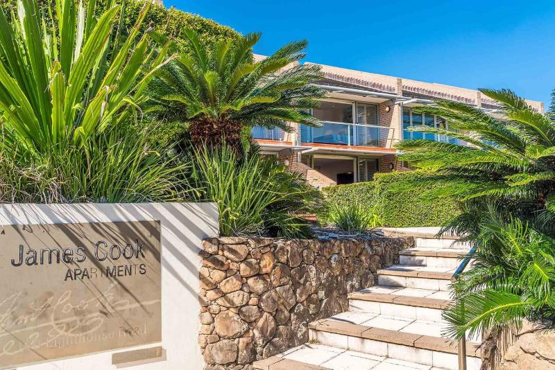 4 James Cook Apartments - renovated beachside pad - image 9