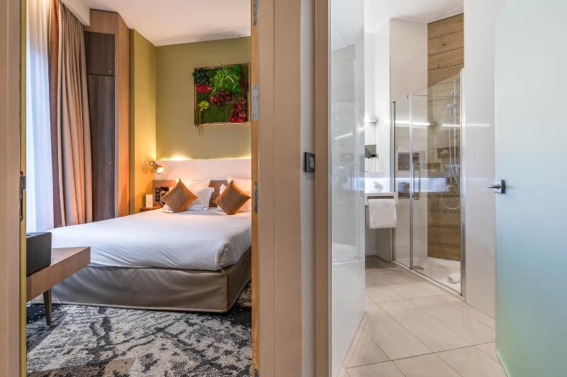 Family Room with Shared Bathroom image 2
