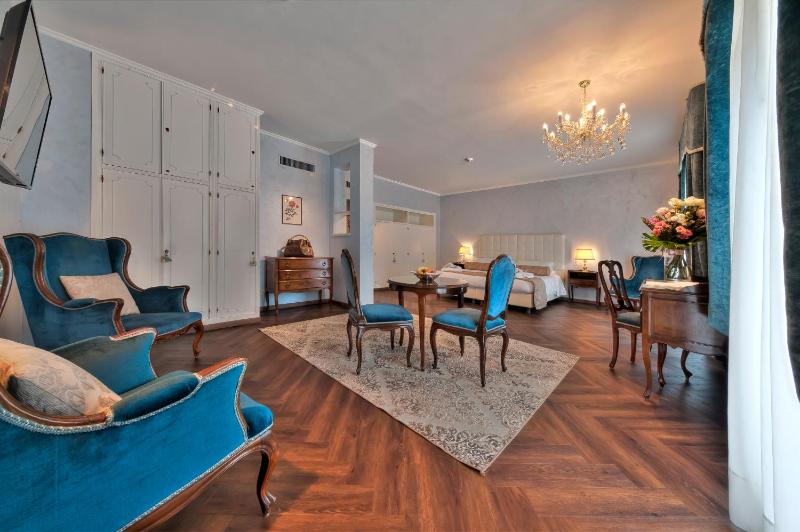 Executive Suite image 2