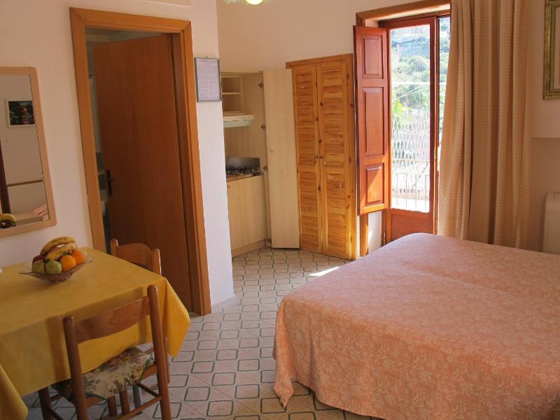 Studio with Sea View image 3
