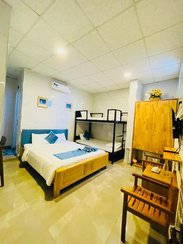 SHARK HOSTEL - image 8