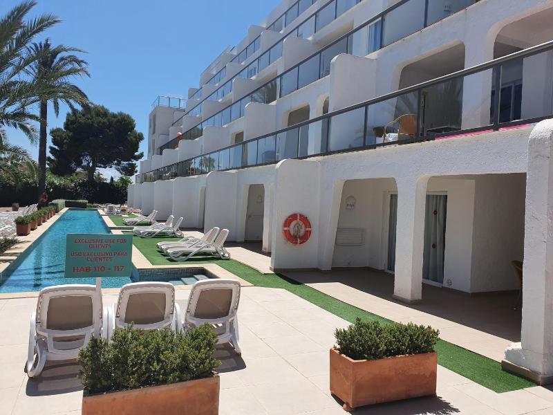 Apartment - Swim Up image 2