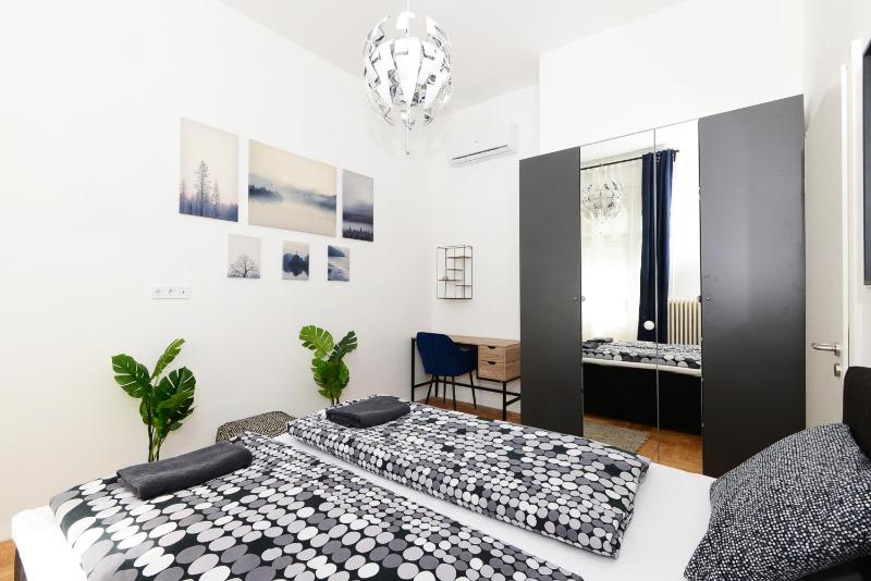 Akacfa 7 Two Bedroom Central Apartment - image 13