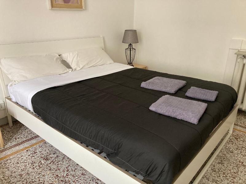 Double Room with Private External Bathroom image 4