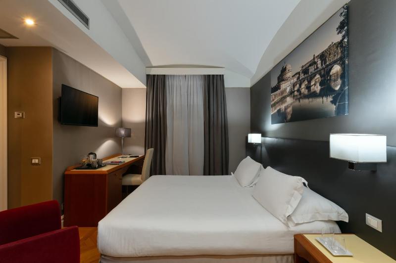 Economy Double Room - Basement image 4