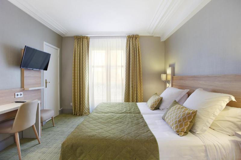 Superior Twin Room image 4