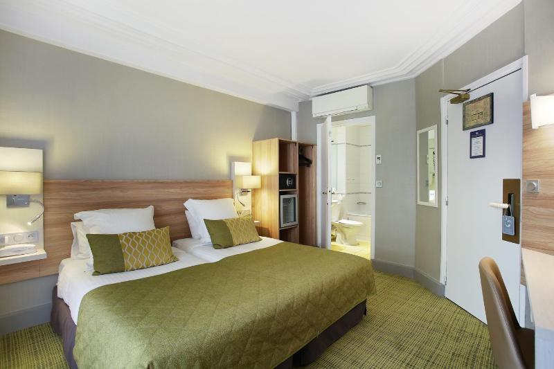 Superior Twin Room image 1