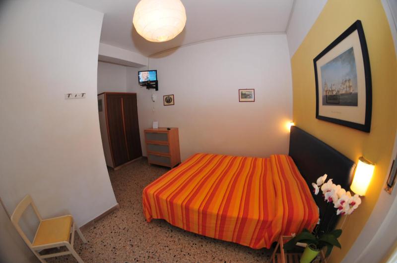 Double or Twin Room image 4