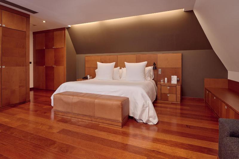 Traditional Suite image 1