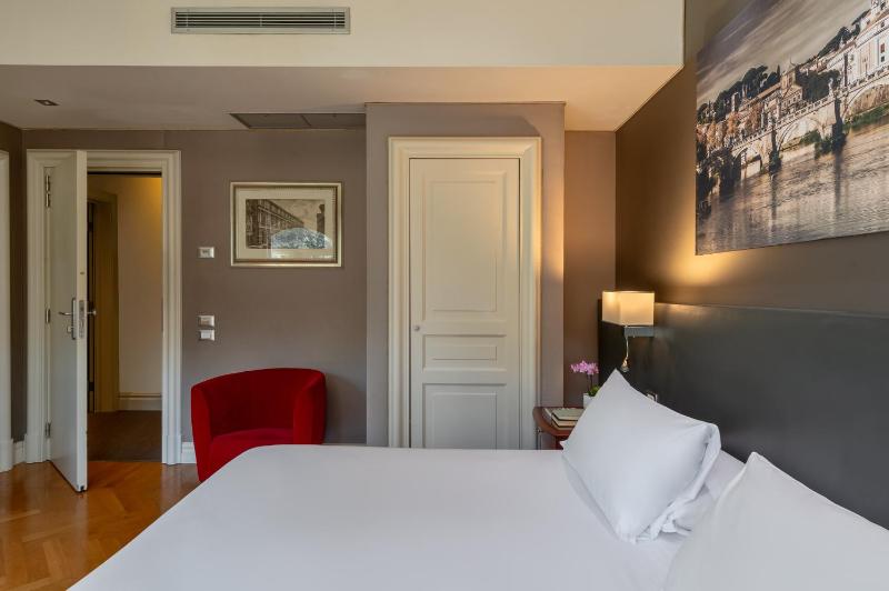 Superior Double Room image 4