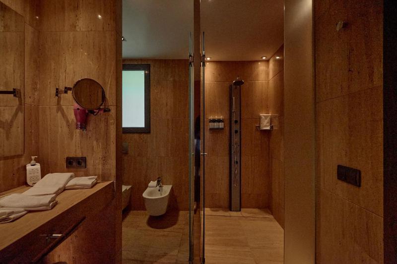 Traditional Suite image 2