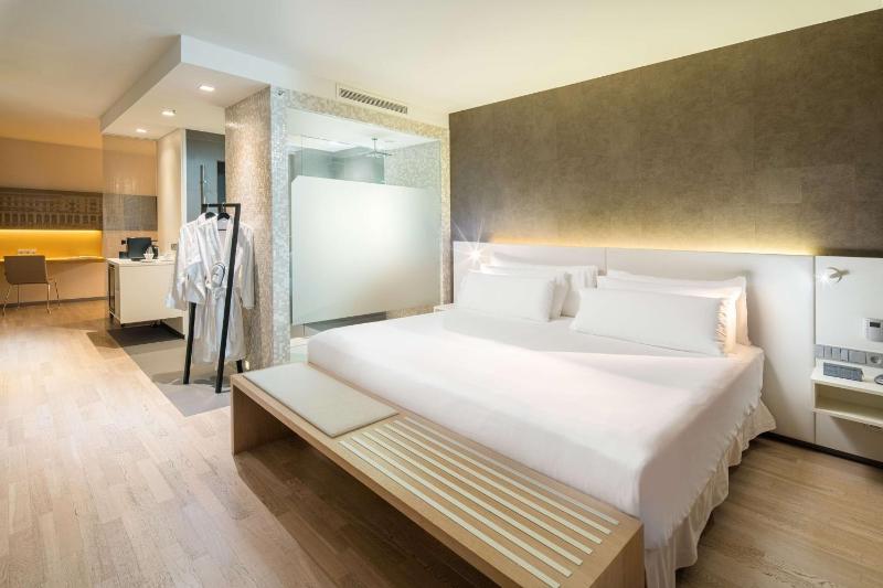 Junior Suite image 2