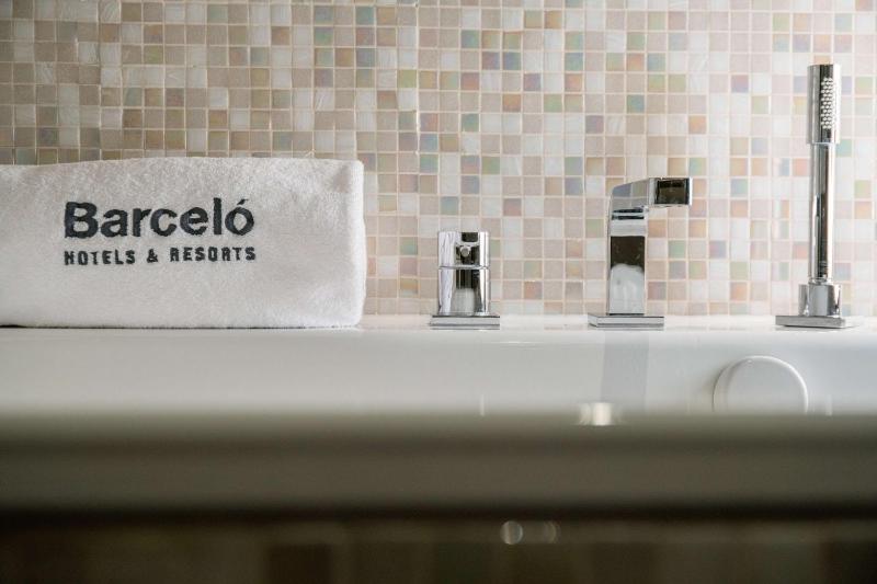 Deluxe Junior Suite image 4
