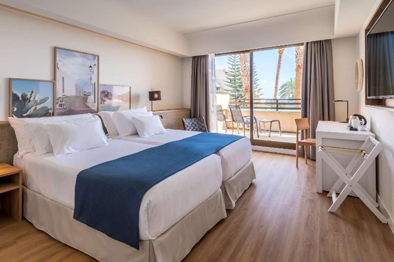 Double or Twin Room image 3
