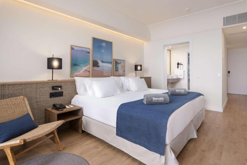 Double or Twin Room image 4