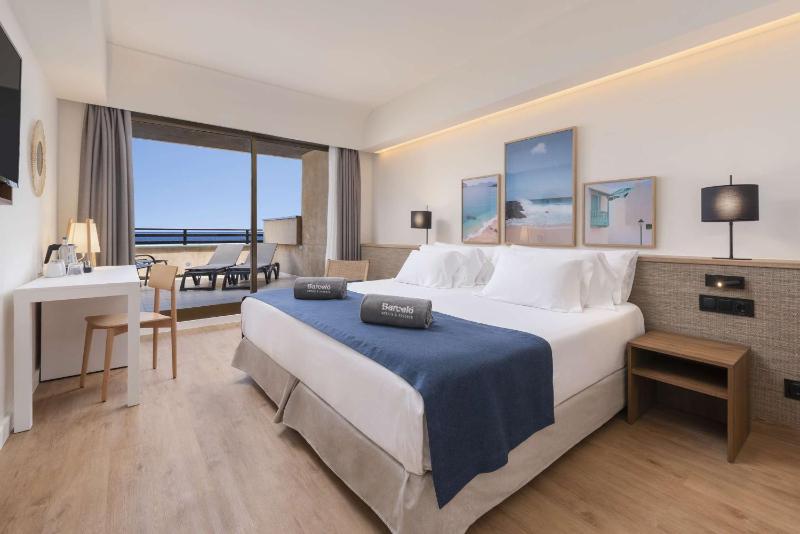 Double or Twin Room with Sea View image 1