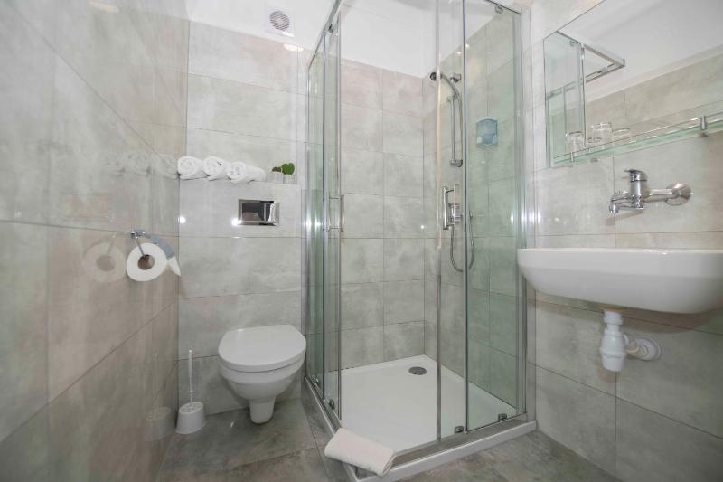 Quintuple Room image 3