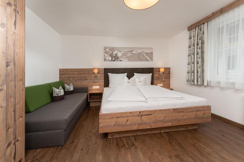Apartment with Mountain View image 1