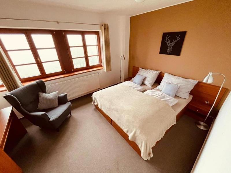 Deluxe Double Room with Extra Bed image 3