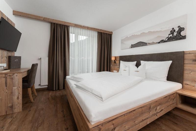 Apartment with Mountain View image 4